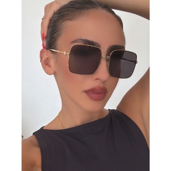 NEW Fendi FE40123U Baguette Gold Square Oversized Sunglasses - Picture 1 of 8